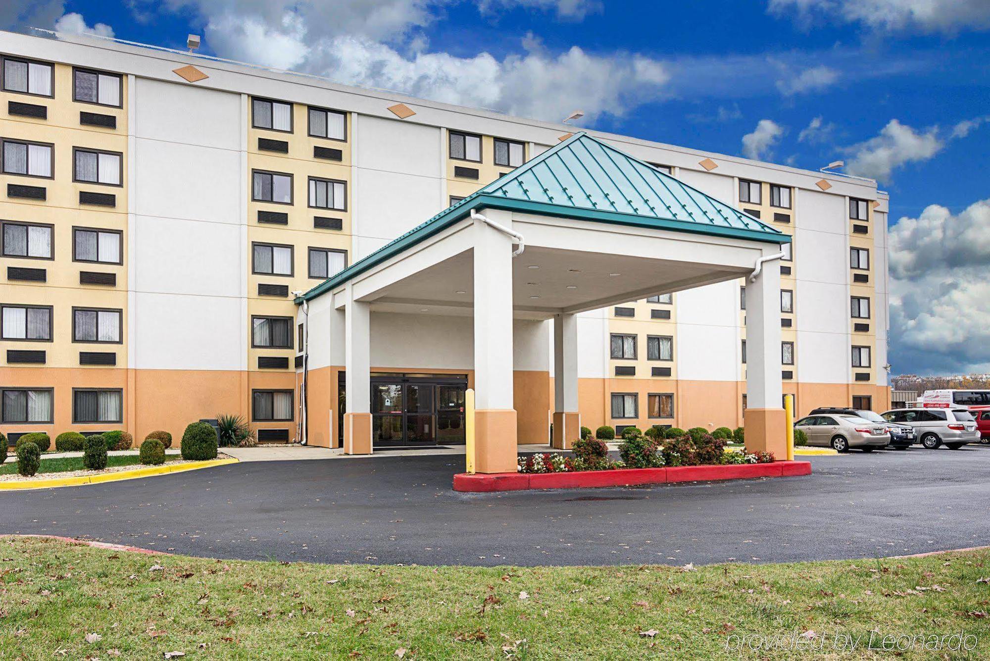 Comfort Inn Oxon Hill Buitenkant foto